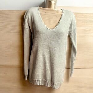EXPRESS Ladder-Back Cutout Sweater, light grey, V neck size S